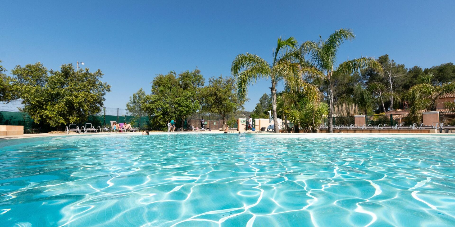 Wasserparadies mit geheizten Pools für Ferien mit der Familie oder mit Freunden