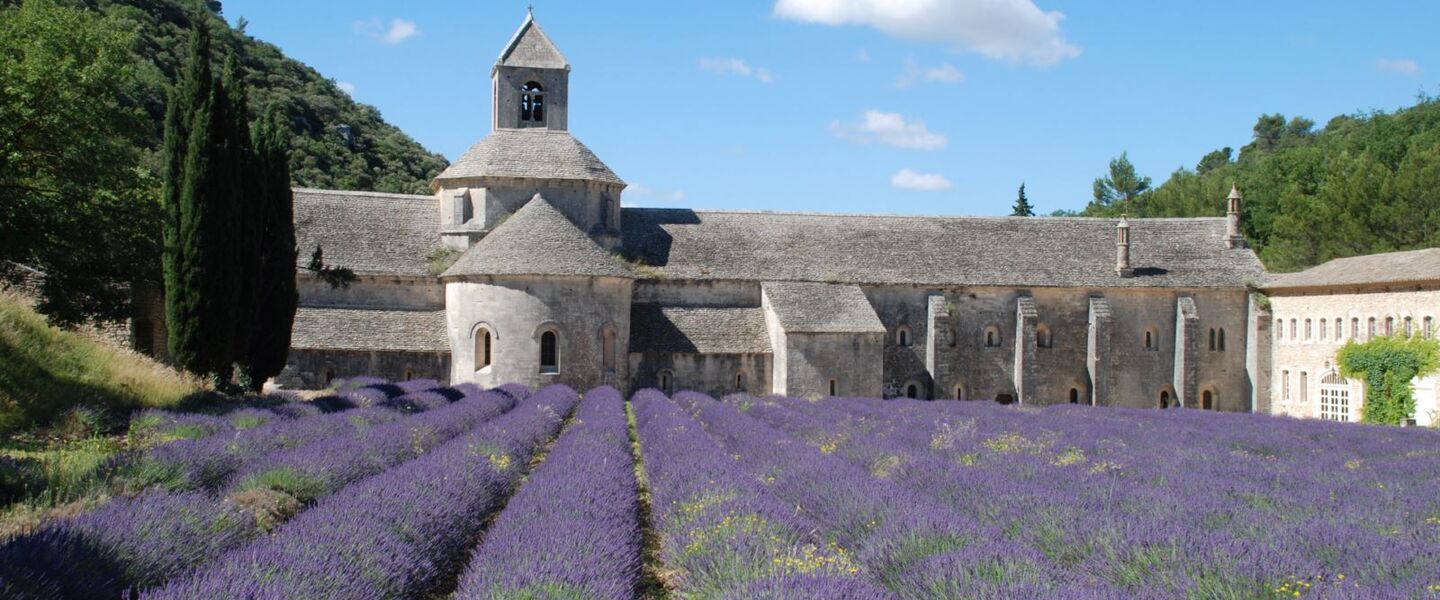 Die Abtei ‘Sénanque’ ist ein spirituelles Kulturerbe im Departement Vaucluse.