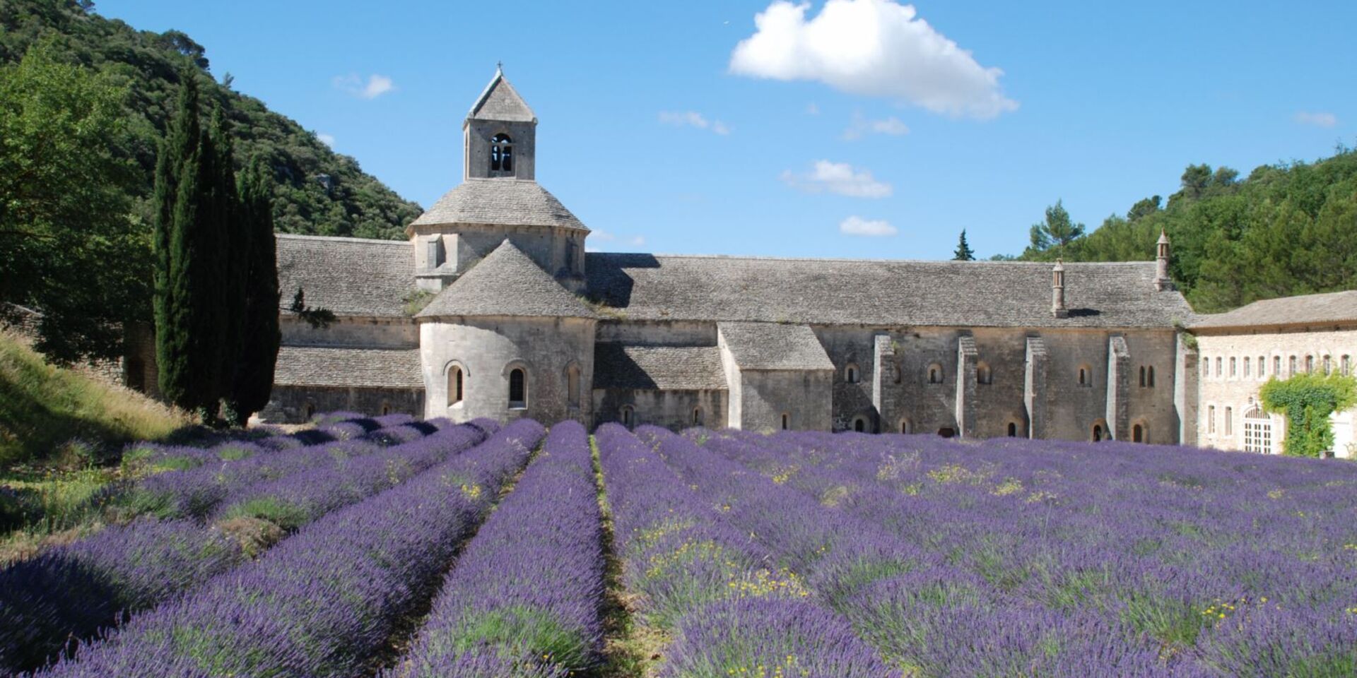 Die Abtei ‘Sénanque’ ist ein spirituelles Kulturerbe im Departement Vaucluse.