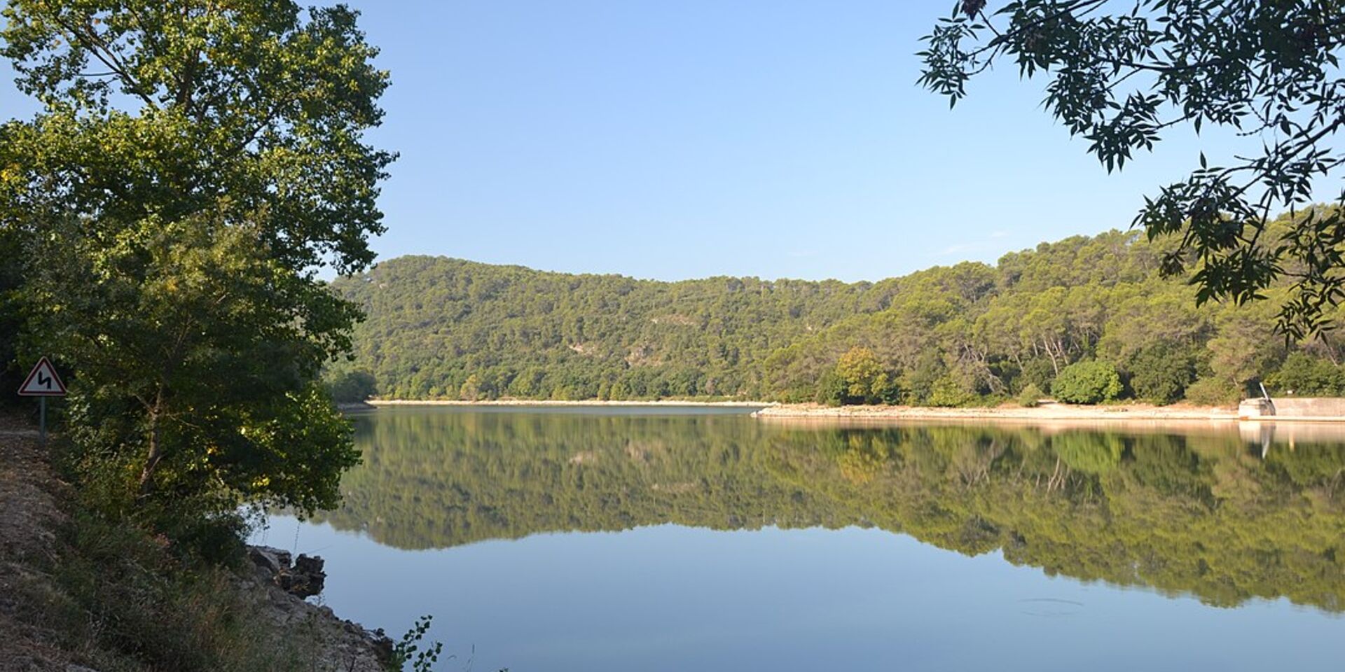 Der See von Carcès liegt im Departement Var und in der Nähe vom Campingplatz