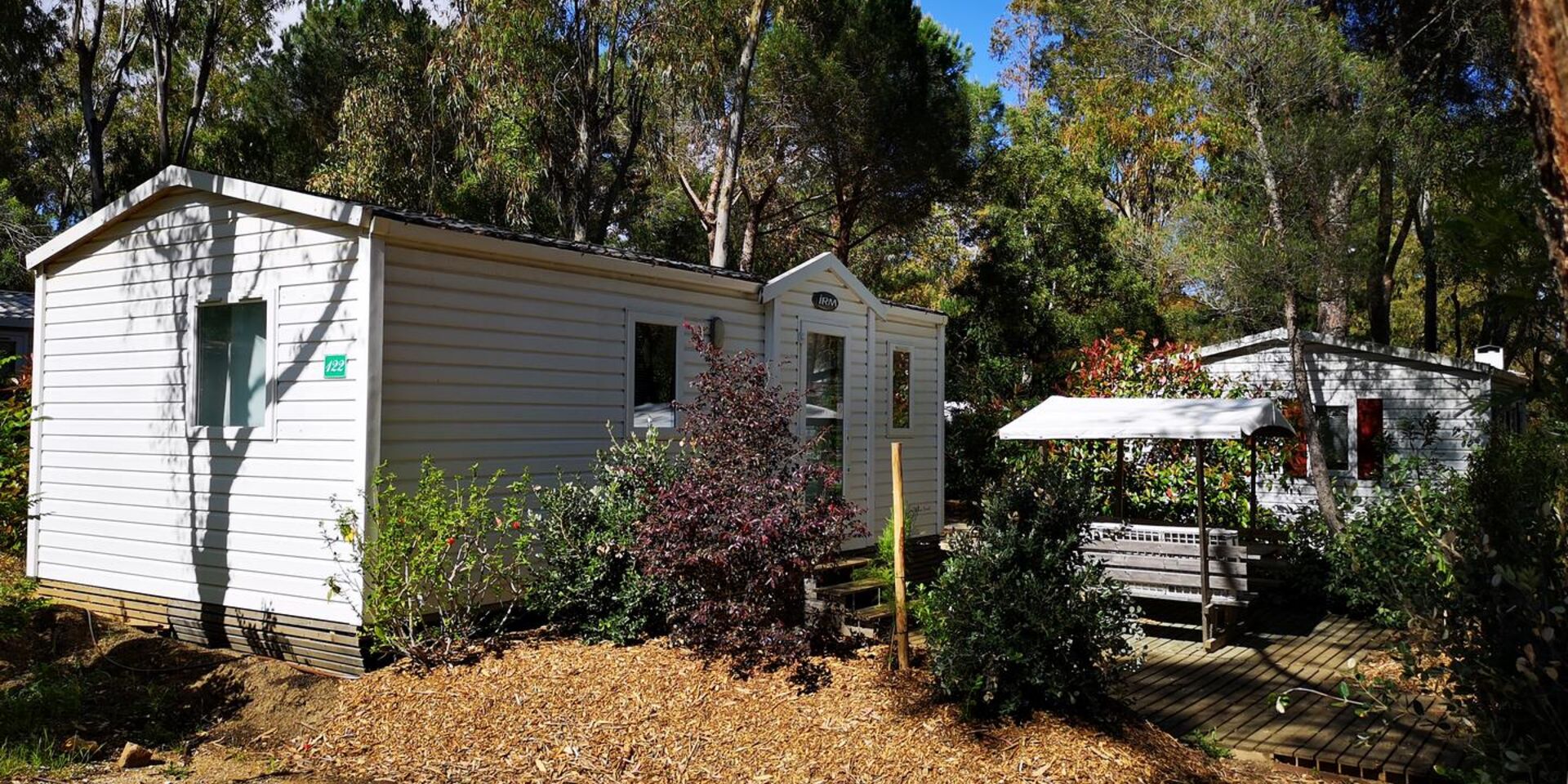 Preisgünstiges Mobilhaus auf einem naturnahen Campingplatz an der Côte d’Azur