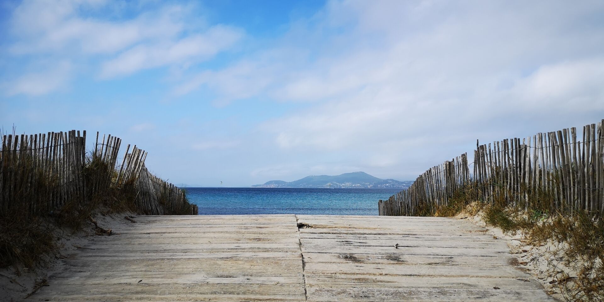 Ein Sandstrand in Hyères und im Departement Var