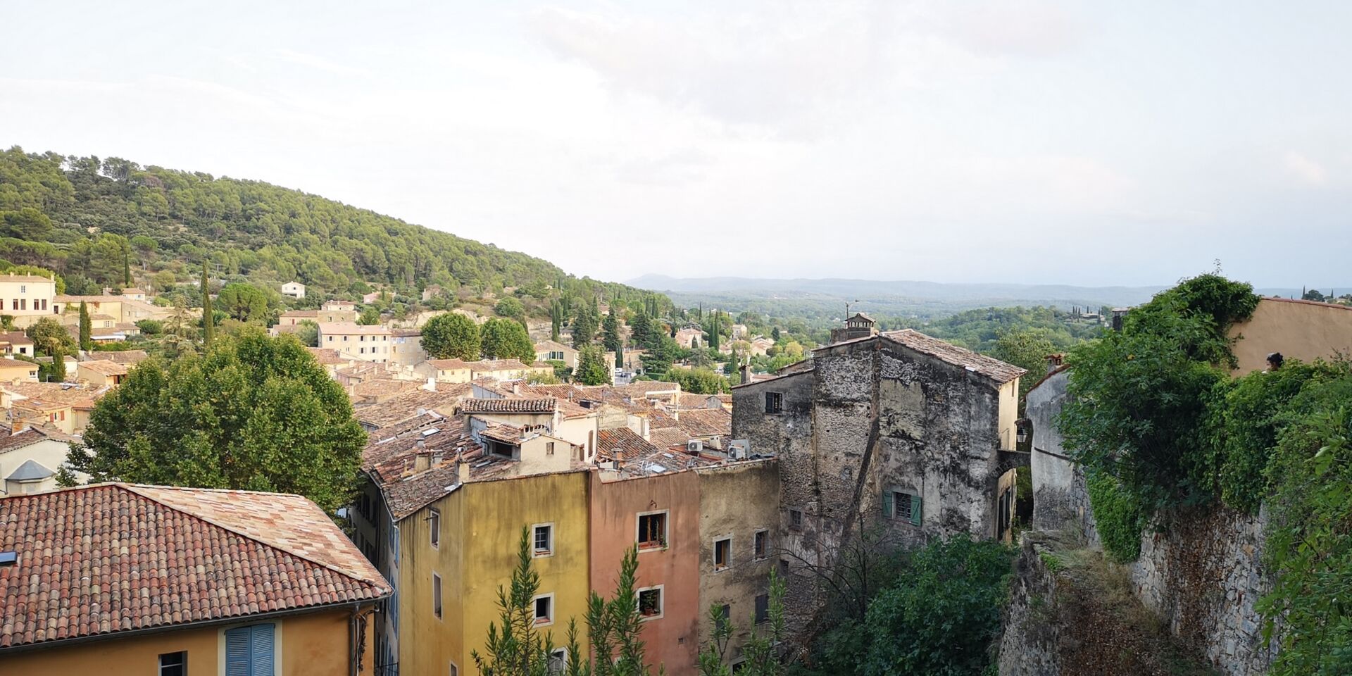 Das Dorf Cotignac liegt in der Provence und in der Nähe vom Campingplatz