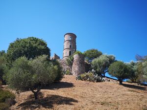 Die mittelalterliche Burg von Grimaud im Departement Var