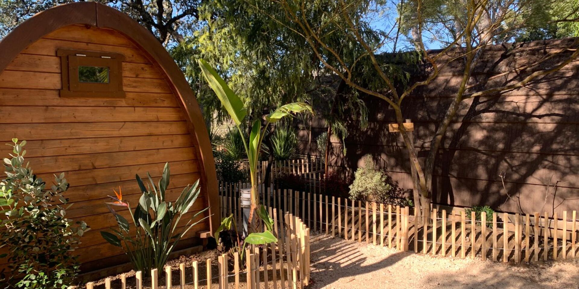 Holzhütte auf einem Campingplatz – Ferien mit der Familie an der Côte d’Azur