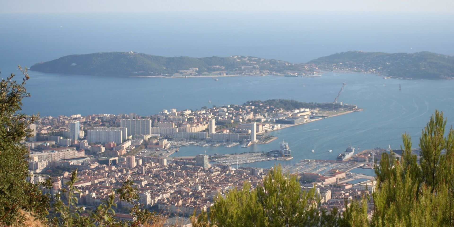 Toulon und die Bucht erreichen Sie in wenigen Minuten vom Campingplatz aus