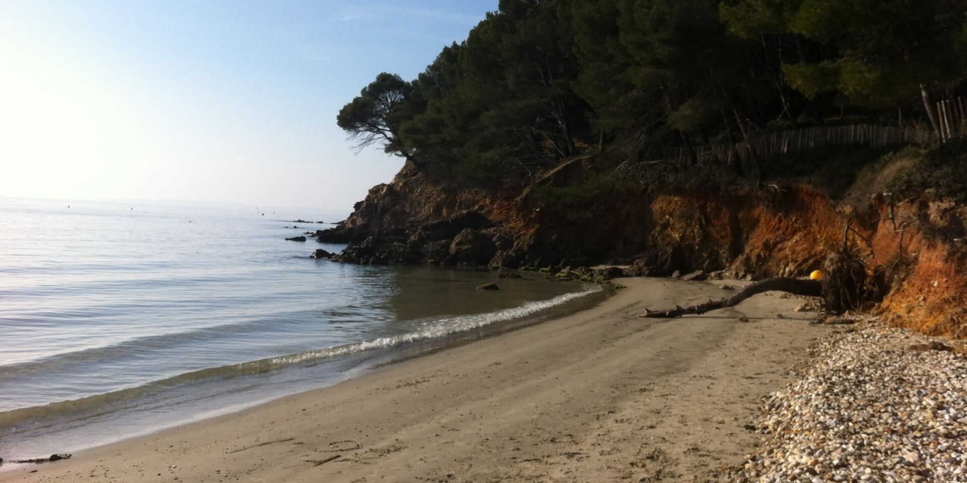 Ein naturbelassener Strand in Hyères