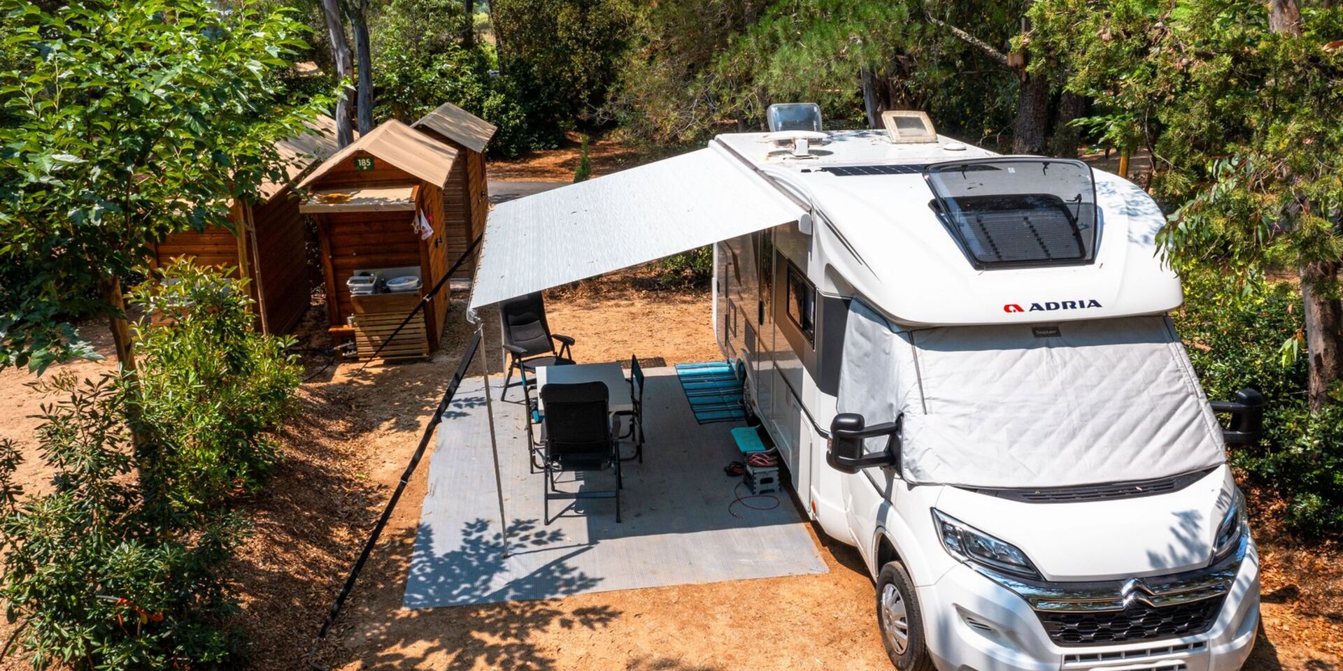 Ansicht von einem Stellplatz auf unserem Campingplatz im Departement Var