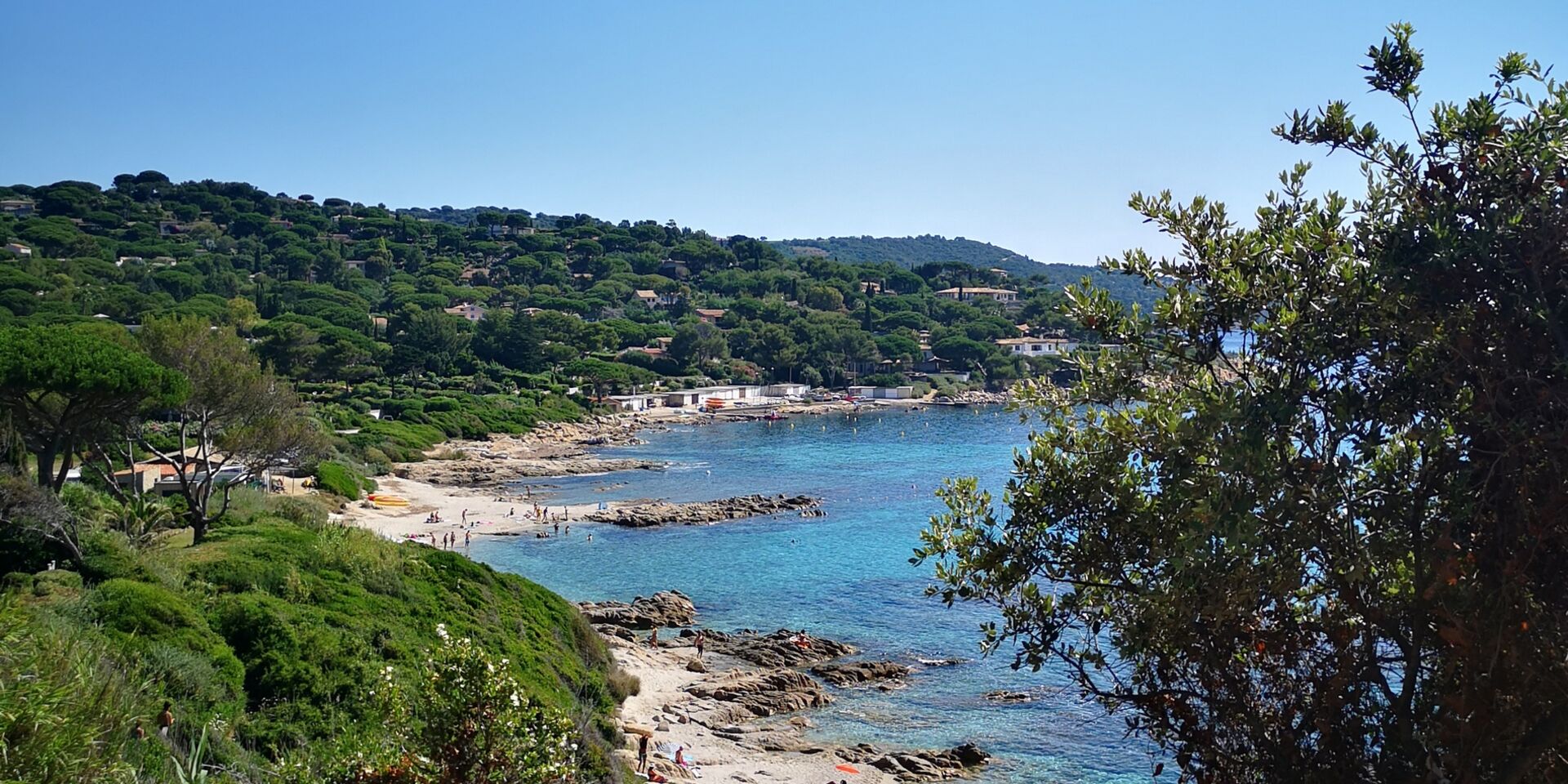 Das ‘Cap Taillat’ und der Strand Escalet im Departement Var