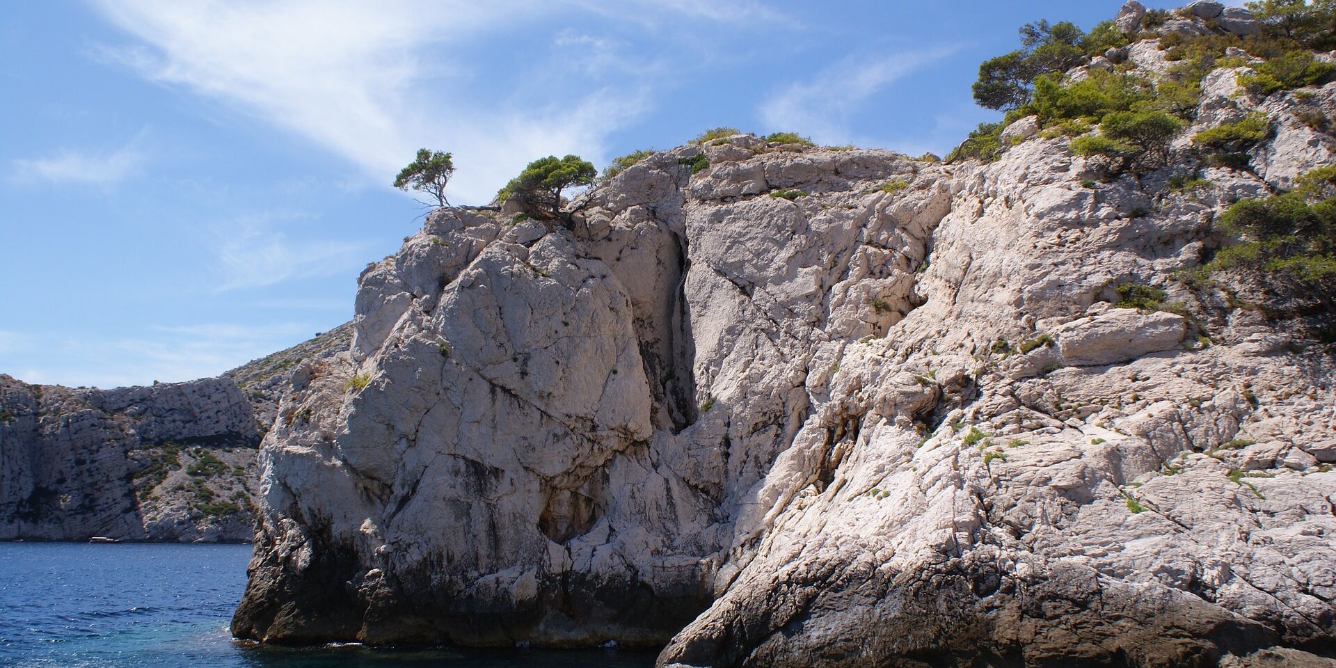 Naturbelassener Strand im Departement Var